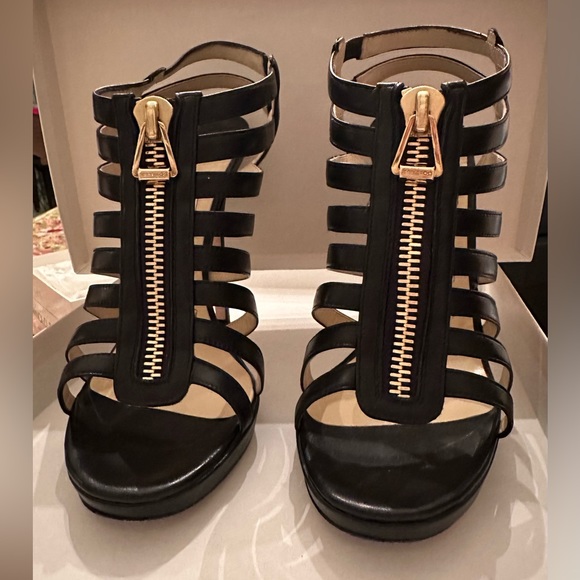 Condition like new. Sole foot pad shows worn only twice. - Picture 2 of 7